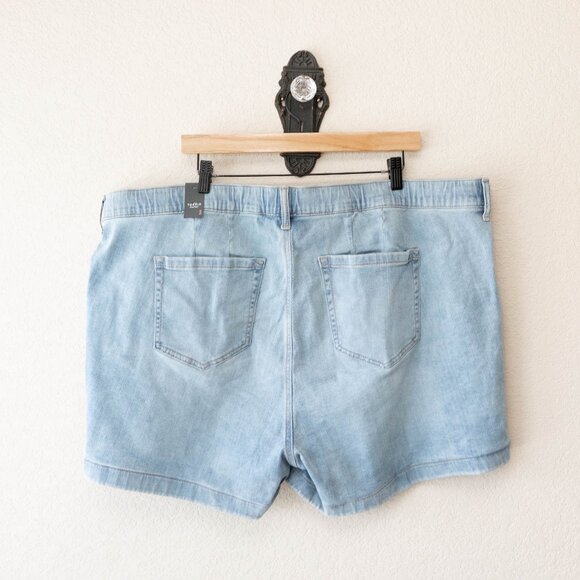Torrid NWT 3X Light Wash Denim Shorts 5” Inseam Plus Size Weekend Soft Mid Rise - Picture 7 of 13